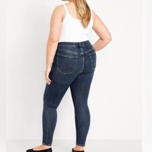 Old Navy Rock Star Super skinny Jeans! Lots of stretch